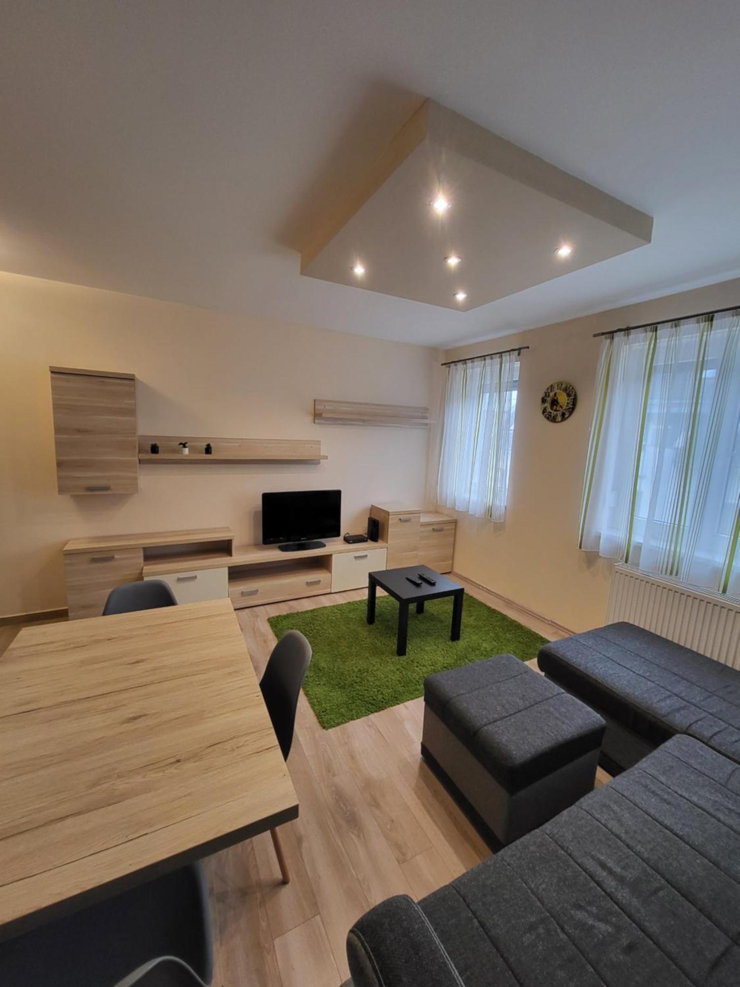 Triangol Apartman: Fuerdo, Belvaros, Egyetem Apartment Gyor Bagian luar foto