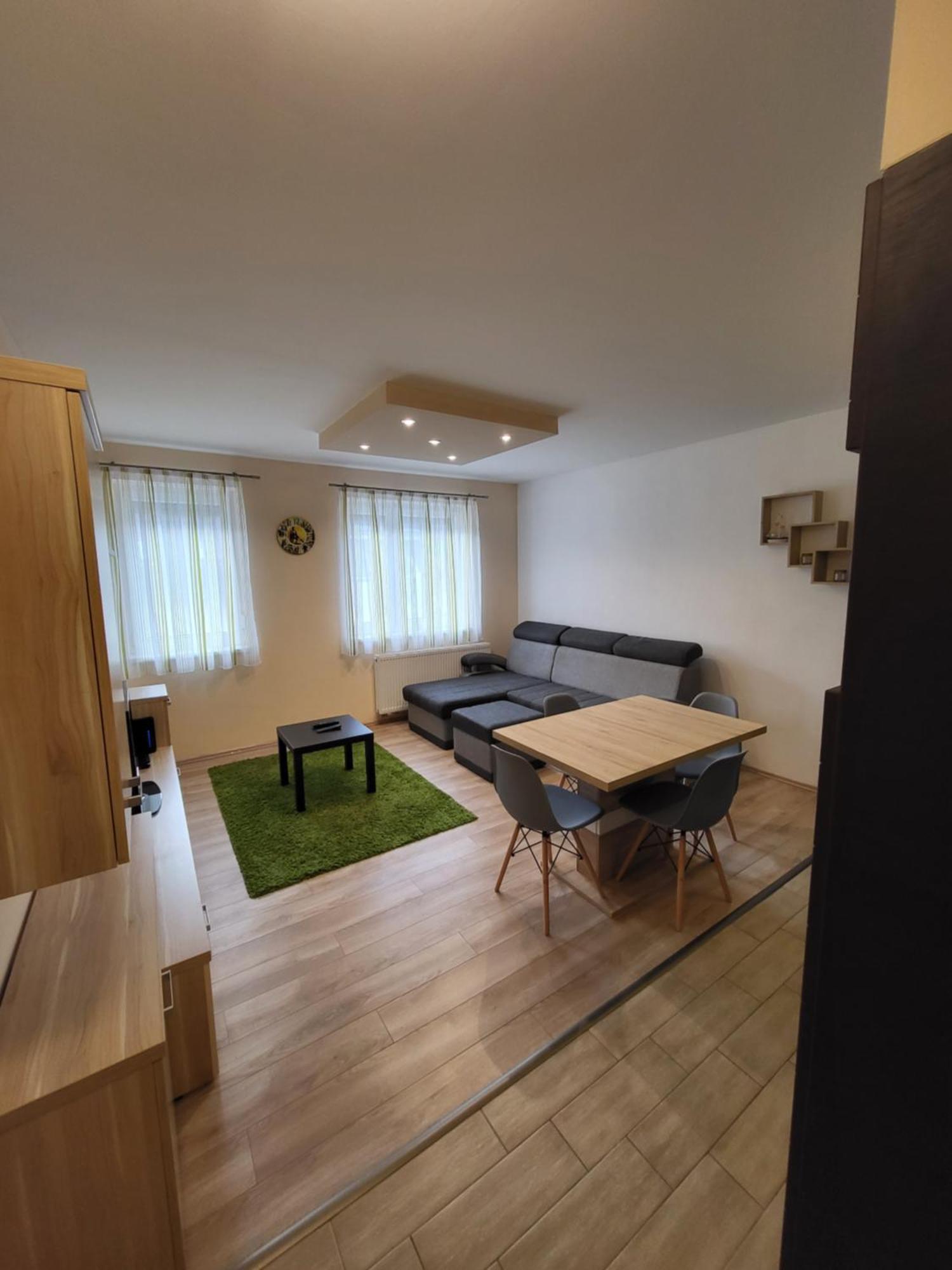 Triangol Apartman: Fuerdo, Belvaros, Egyetem Apartment Gyor Bagian luar foto