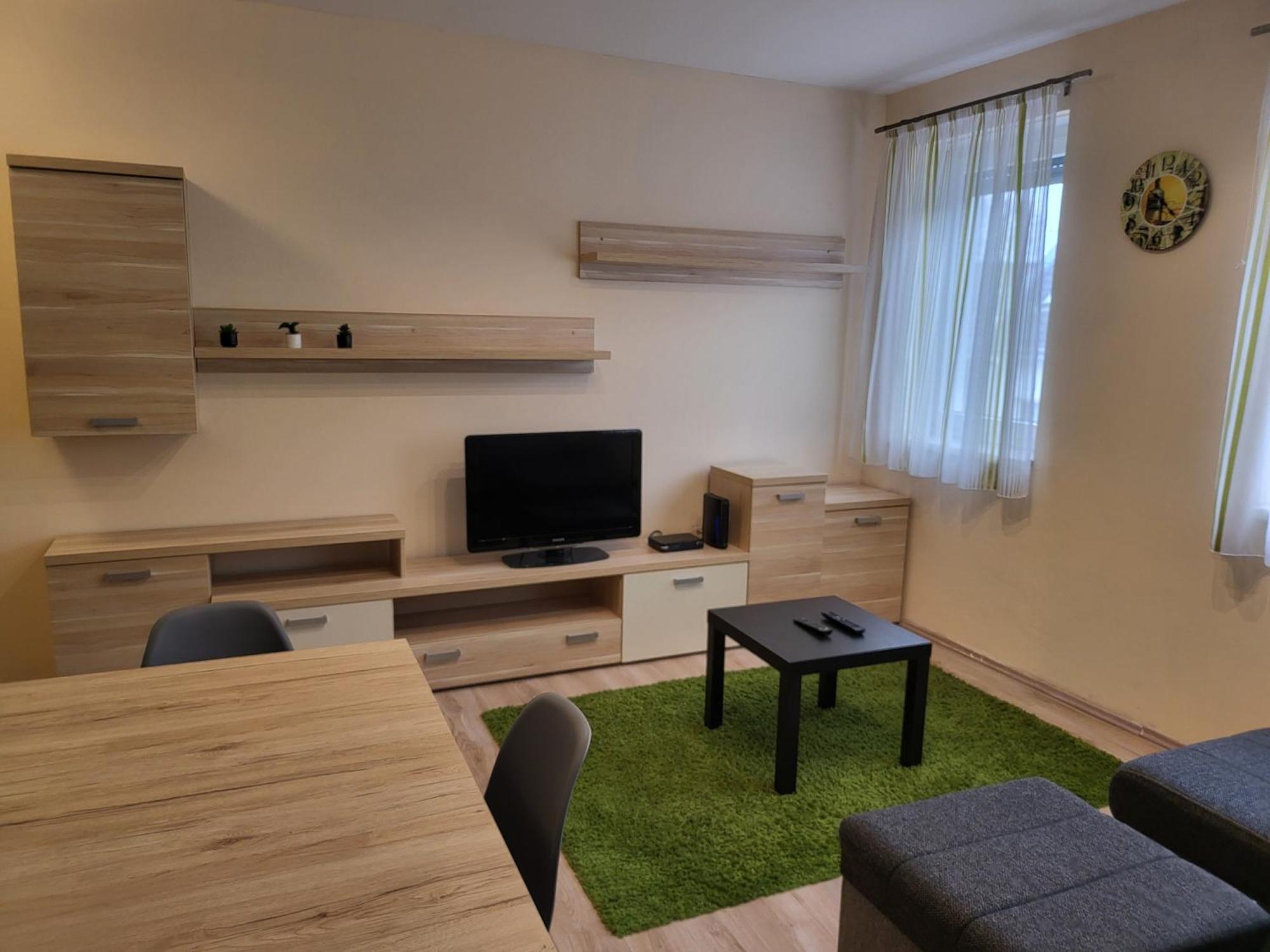 Triangol Apartman: Fuerdo, Belvaros, Egyetem Apartment Gyor Bagian luar foto