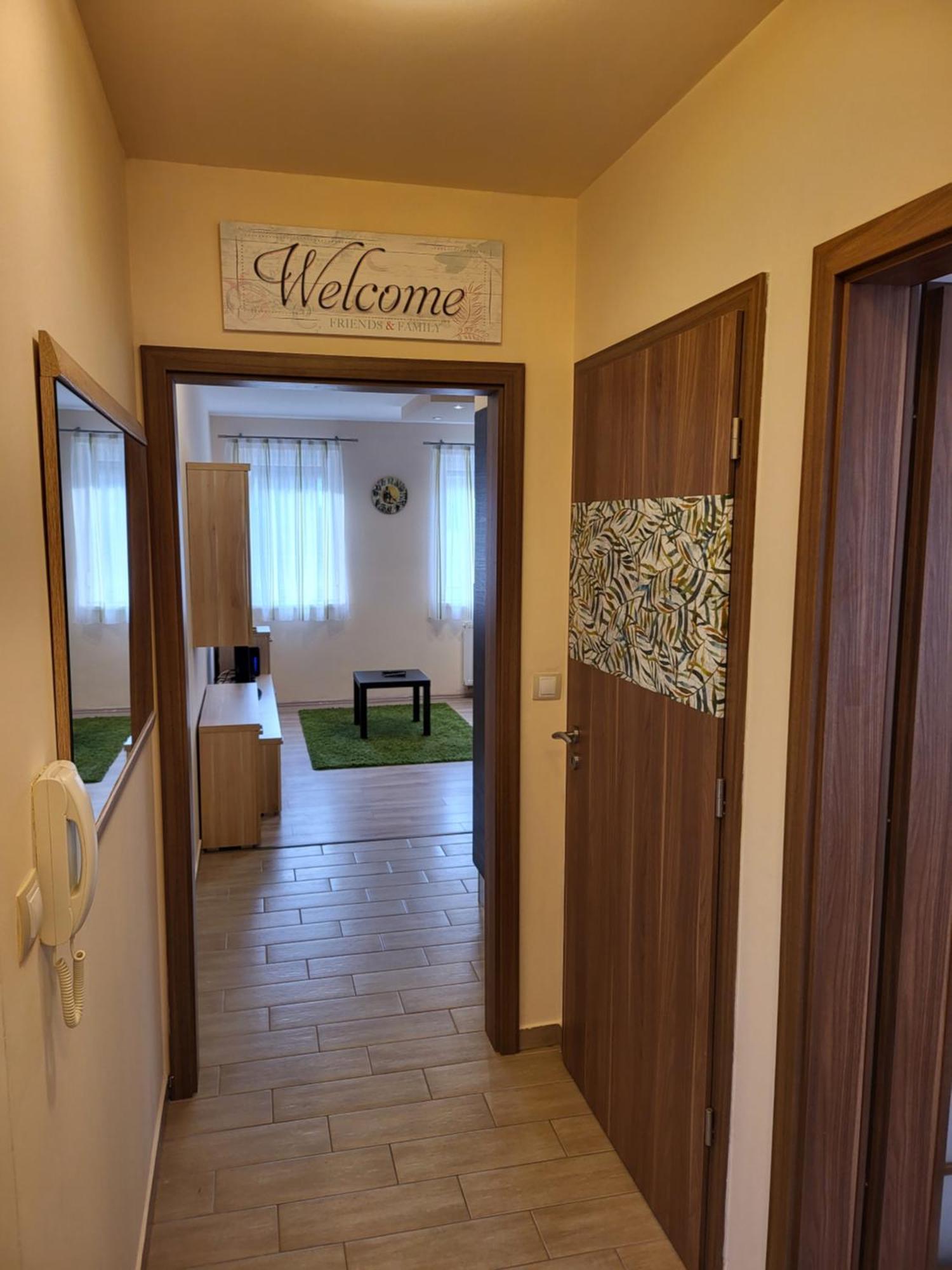 Triangol Apartman: Fuerdo, Belvaros, Egyetem Gyor Bagian luar foto